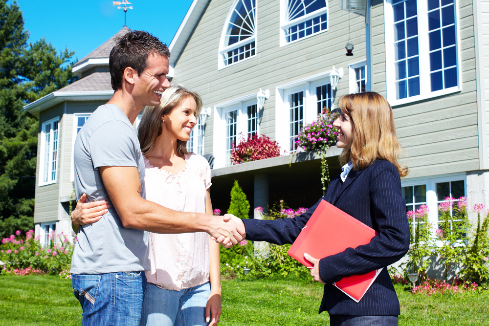 Everything you need to know about Texas real estate license requirements before starting your career