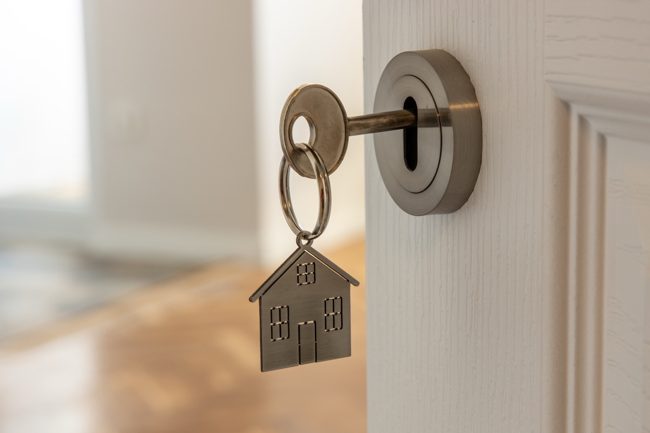 Apply for an active license house with keys.