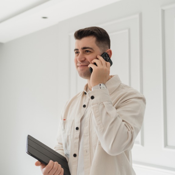 real estate agent talking on the phone for lead generation